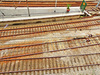 10 -  Fuligem, ferro, pedra e ausência de sorrisos entre os rostos que passam apressados, desfocando e sumindo.