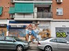 Fotografía 6: Escaparate de una barbería latina con inspiración en el hip hop